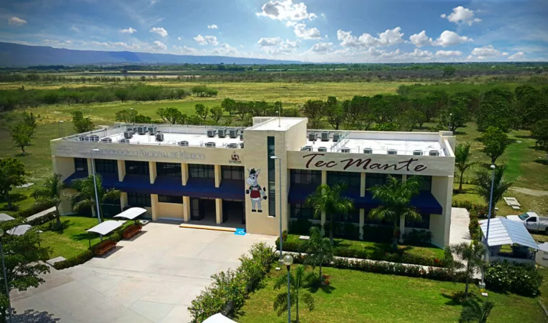 Llevan estudiantes del Instituto Tecnológico Superior de El Mante esperanza a familias con el Tecnotón 2024