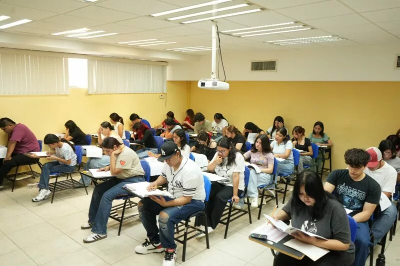 Recibe la UAT a miles de jóvenes en el examen de admisión EXANI-II