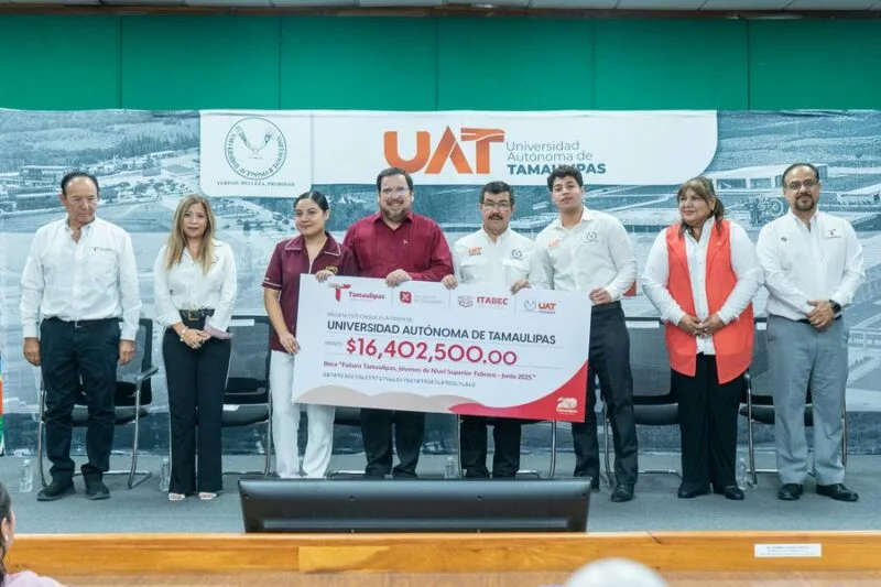 Más de 6 500 estudiantes de la UAT reciben beca